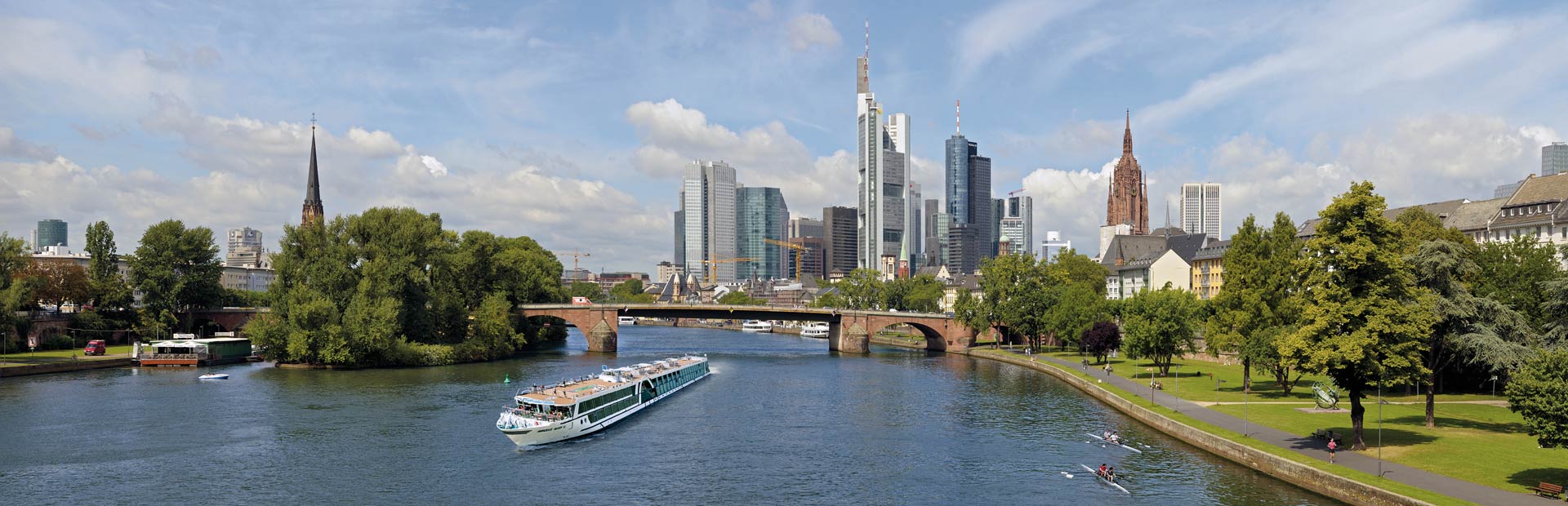 Amadeus Silver III Frankfurt Skyline